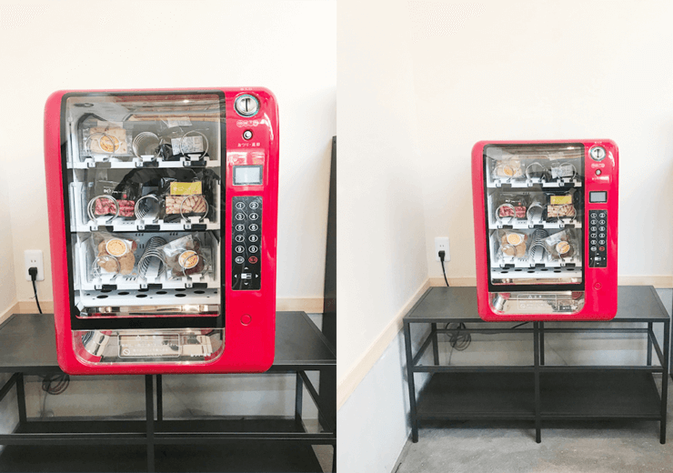 カフェ円居様にアメニティ・食品用小型自販機を導入